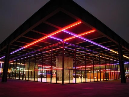 Nueva Galería Nacional de noche