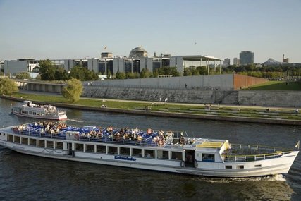 Schiffstourismus  im Regierungsviertel