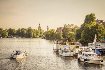 Spandau Altstadt am Wasser im Sommer Spandau Altstadt am Wasser im Sommer