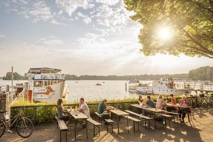 Greenwichpromenade am Tegeler See in Berlin
