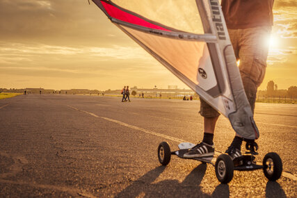 Kite Landboarding at Tempelhofer Feld