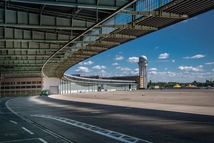 Former Tempelhof Airport: forecourt Former Tempelhof Airport: forecourt