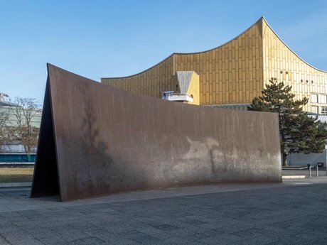 Skulptur "Berlin Junction" von Richard Serra