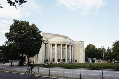 Volksbühne am Rosa-Luxemburg-Platz