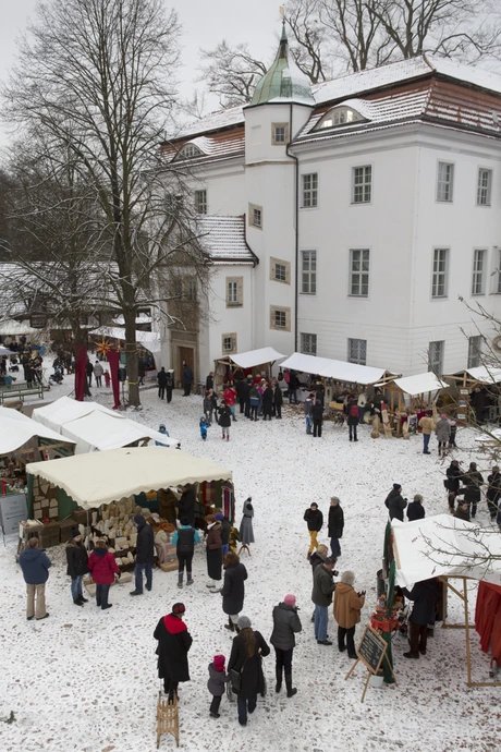 Märchenhafter Weihnachtsmarkt am Jagdschloss Grunewald