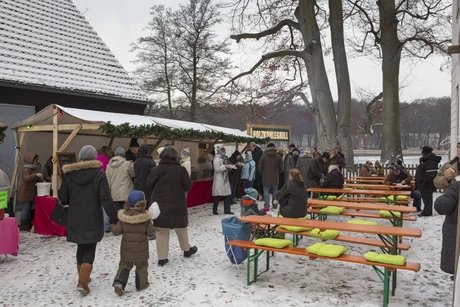 Märchenhafter Weihnachtsmarkt am Jagdschloss Grunewald