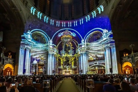 Berliner Dom während des Festival of Lights