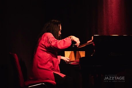 e_08c514c2ba264afe17b574c29ee97a87_img-hopop