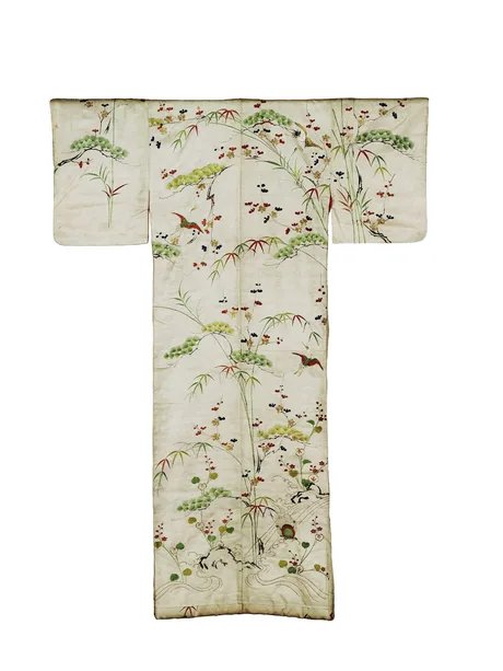 Kimono mit Glück verheißendem Dekor “Kiefer, Bambus, Pflaume, Kraniche und Schildkröten“, Seidendamast, bestickt, 166.0 mit Kragen 176.0 x 120 cm. Japan, Edo-/Tokugawa-Zeit, 1. Hälfte 19. Jahrhundert.