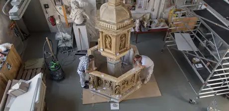 Probeaufbau in der Modellhalle der Gipsformerei