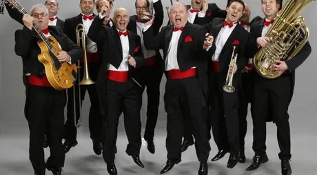 BRASS BAND BERLIN: „Musik mit Witz, Charme & Frack“