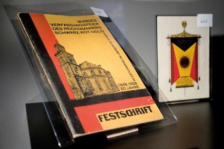 Schaudepot Reichsbanner Schwarz-Rot-Gold