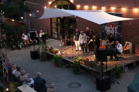 e_1a4562d84e4406a99f3d8e289977e4b1_img-hopop