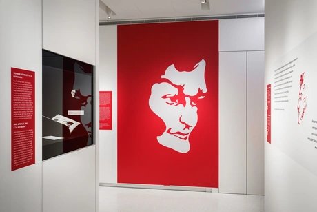 Blick in die Ausstellung „Inventing E.T.A. Hoffmann (1776–2026)“ im Stabi Kulturwerk.