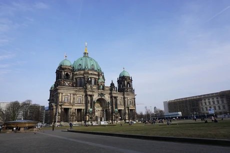 Treffpunkt: Berliner Dom/Hauptportal Am Lustgarten