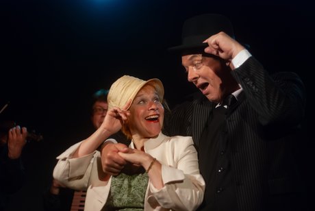 Chanson-Nette & Henry Nandzig on stage.