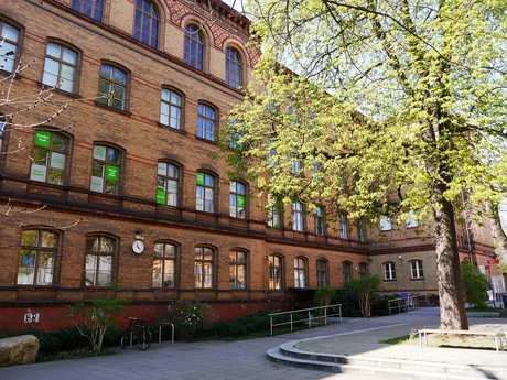 Hofansicht der Bibliothek am Wasserturm