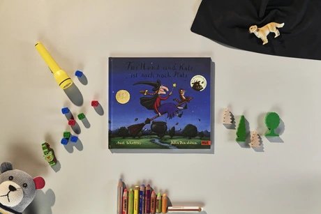 Cover zum Bilderbuch "Für Hund und Katz ist auch noch Platz" von Axel Scheffler und Julia Donaldson