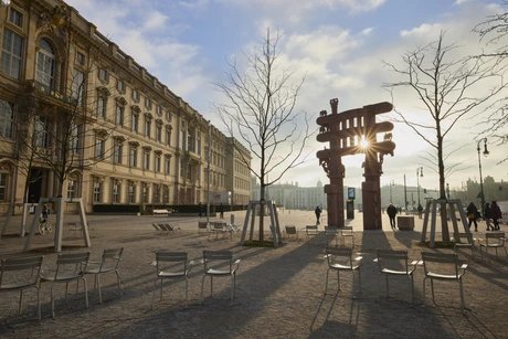 Blick auf das Sanchi Tor und die Nordfassade des Humboldt Forums