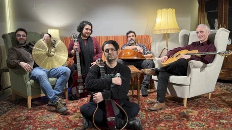 Porträt des persischen Orchesterensembles Orkèstar