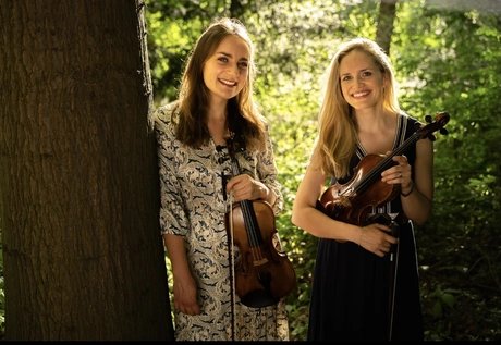 Porträt des Duo Accanto mit Anna Mehlin und Marie Radauer-Plank