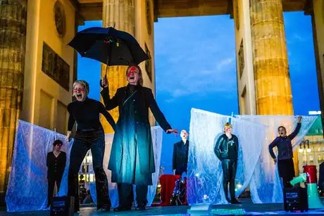Performance am Brandenburger Tor