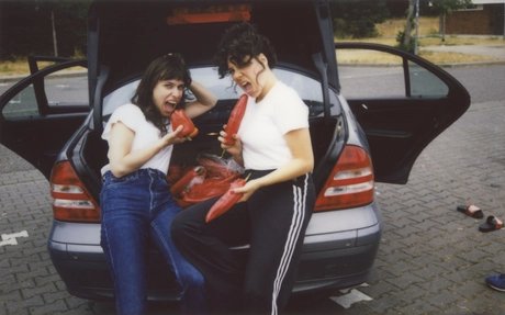 FLIEGENDE EIER VON SARAJEVO