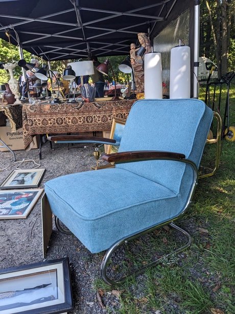 Berliner Antikflohmarkt auf der Trabrennbahn KARLSHORST