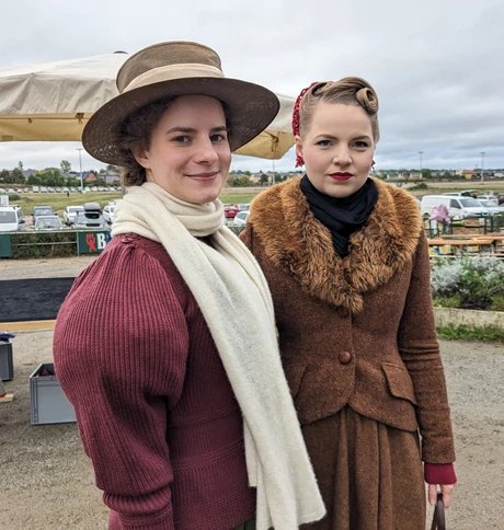 Berliner Antikflohmarkt auf der Trabrennbahn KARLSHORST