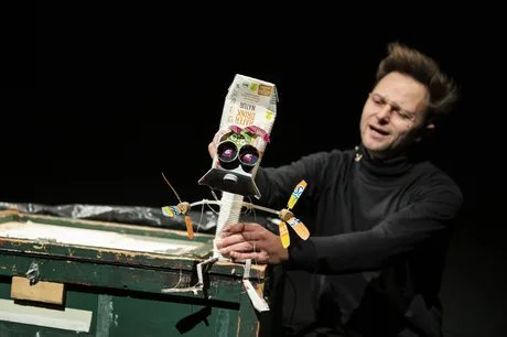 NICHTS oder Herr Käseweis fliegt zum Mond