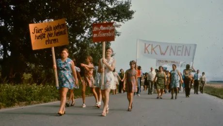 Sternmarsch gegen das Bleichemiewerk Marckolsheim und das Kernkraftwerk Wyhl, 1974 © Bernd Nössler