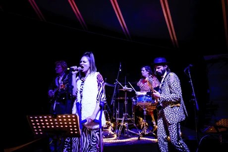 Die Artis*innen des Wendecircus