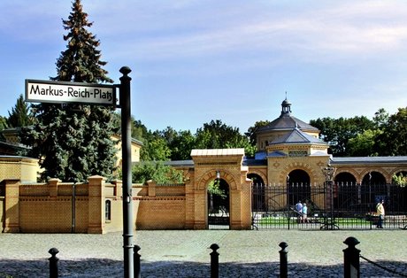 Platz vor dem Jüdischen Friedhof Weißensee