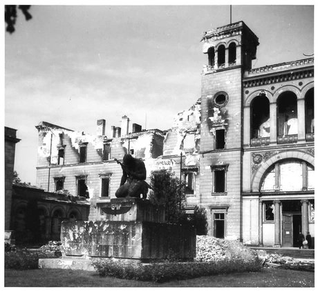 Forum Hamburger Bahnhof: Verkehrs- und Baumuseum Ruine, Oktober 1945.