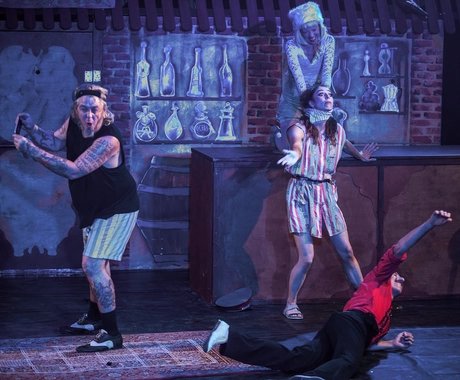 Kabaret Kalashnikov: Taverna Stories – Ein wildes Varieté-Spektakel