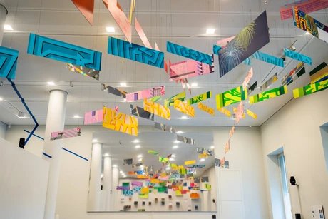 Raum „Verflechtung“ in der Berlin Ausstellung BERLIN GLOBAL