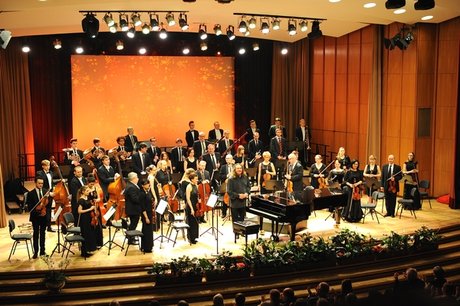 LAST NIGHT OF THE YEAR - Galakonzert Silvester