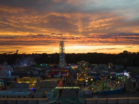 Sonnenuntergang auf dem Zentralen Festplatz