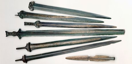 Schwerter und Lanze, Bronze. 9.-8. Jh. v. Chr., Stölln, Deutschland