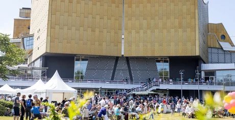 Tag der offenen Tür vor der Philharmonie Berlin