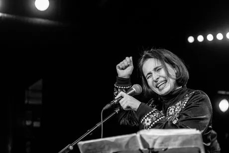 e_88fc2c0101cf92e23bb3a32d5b769a0d_img-hopop