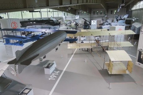 Blick in die Ausstellung "Zwischenlandung"