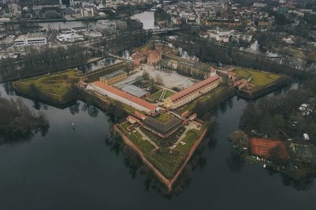 e_925cff21280aee6b341ed9c4adc9e70d_img-hopop