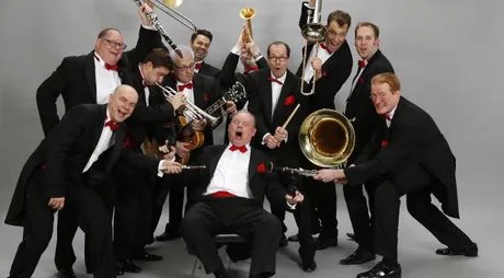 BRASS BAND BERLIN: „Musik mit Witz, Charme & Frack“