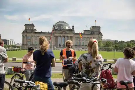 Radtour vor dem Reichstag