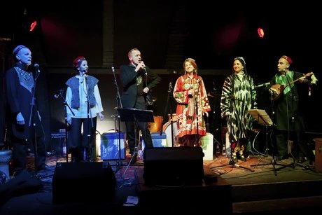 Auftritt der Band Tschiltan