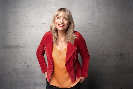 Mirja Regensburg - HAPPY