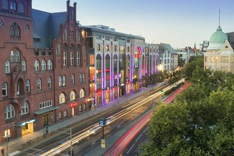 Schlossstraße mit Rathaus Steglitz