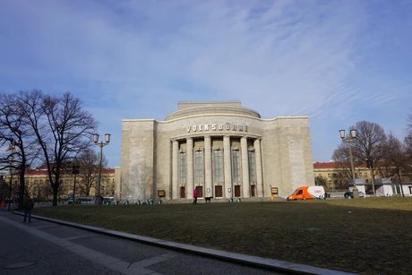Treffpunkt Volksbühne/Haupteingang Rosa-Luxemburg-Platz