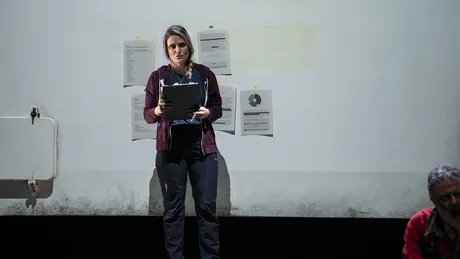 A place of safety>br>A Journey into the Central Mediterranean